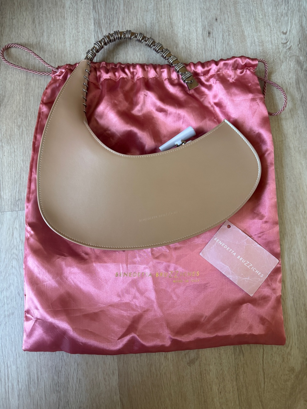 NWT Benedetta Bruzziches Tan Crescent Leather Shoulder Bag